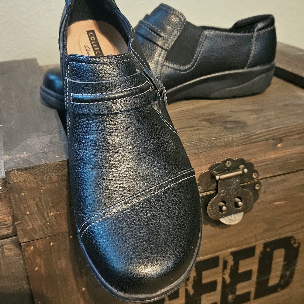 Women's Clarks Black Leather Slip-Ons, like new, size 8 1/2 Wide